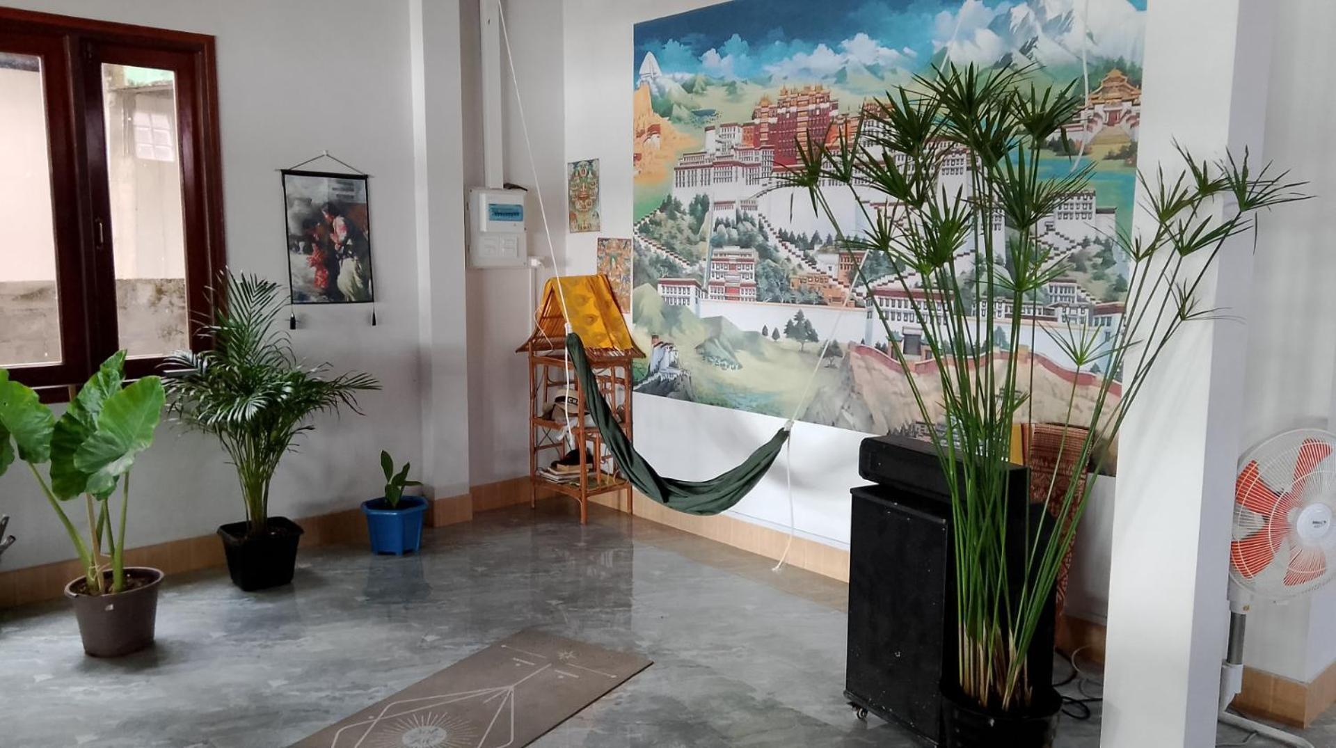 Tibet Restaurant And Hostel Nakasong Екстер'єр фото